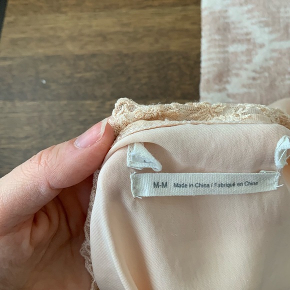 URBAN OUTFITTERS Isabella Lace Trim Satin Blouse Blush Peach Short Sleeve SZ Med - Picture 15 of 16